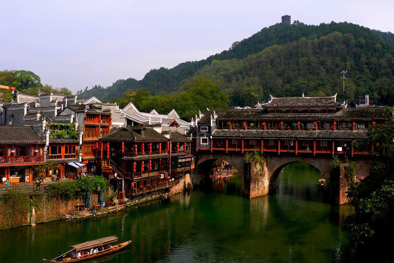 广州的亲,去凤凰古城艳遇旅行吧,也欢迎你们来长沙哦!