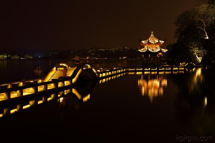 每周二 夜走西湖 19点15分 少年宫-白堤-苏堤-花港观鱼-返回