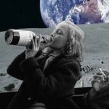 月亮是被捏扁的