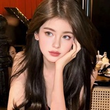 小鹿爱吃草莓