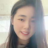 小马尾女孩
