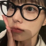 斜卧小狗