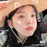 何与（骑车中）