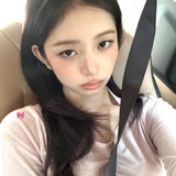 后退的黑发厨