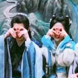 诶呀妈呀卡卡的
