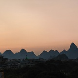 何伟