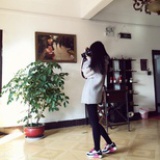 淡黄色的小月亮